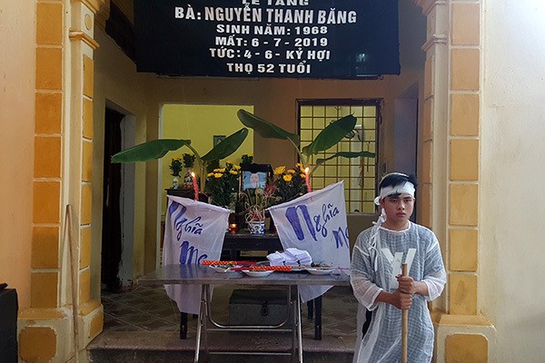 Gia dinh nu lao cong Ha Noi bi o to dam tu vong: Thang buon khong dut