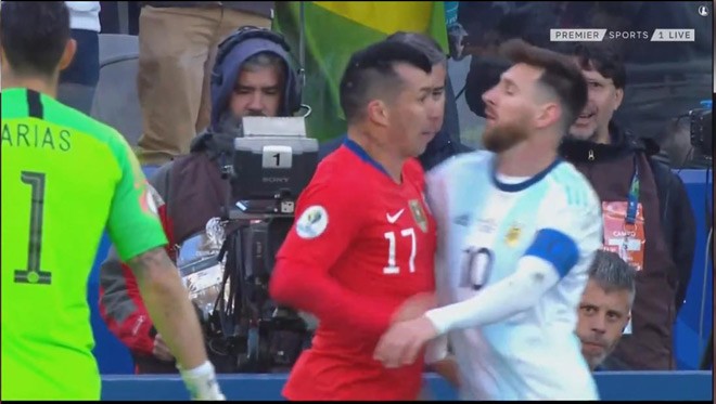 Sung so Messi: Xo xat doi thu va an the do, e che roi Copa America