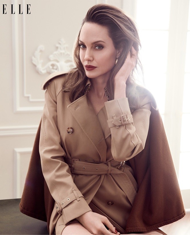 Angelina Jolie 44 tuoi dep rang ngoi voi than thai me hoac-Hinh-2