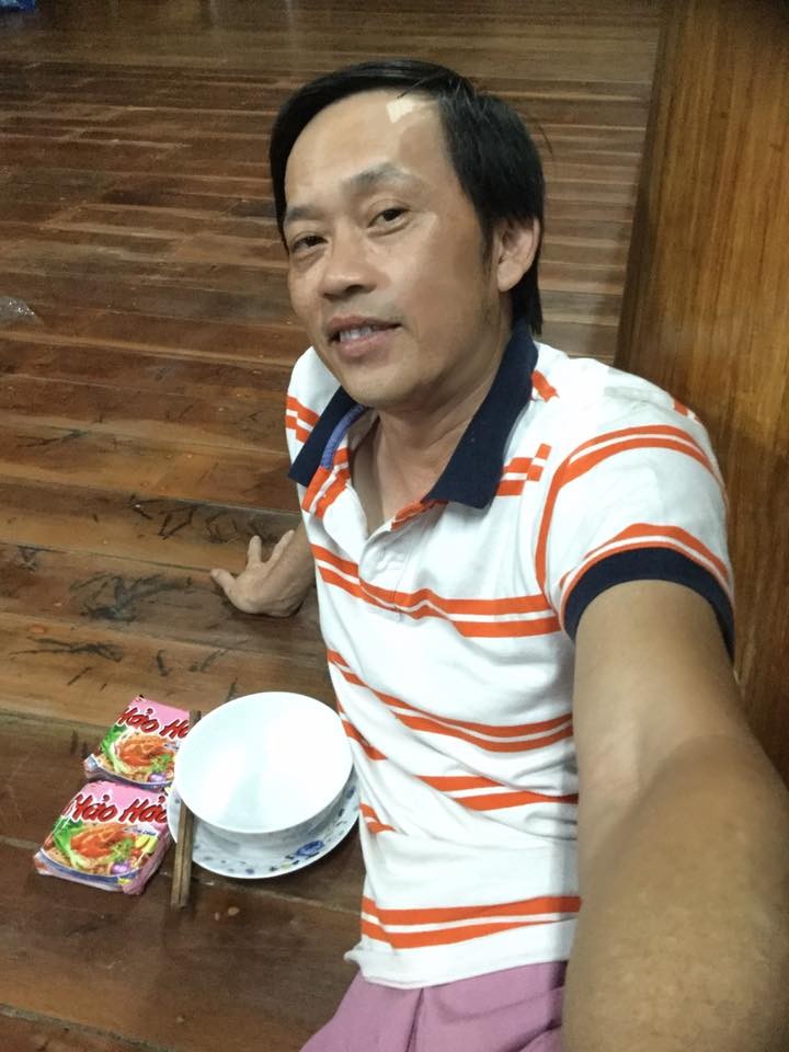 Hoai Linh an mac gian di bat ngo sau khi vang bong tren san khau-Hinh-7