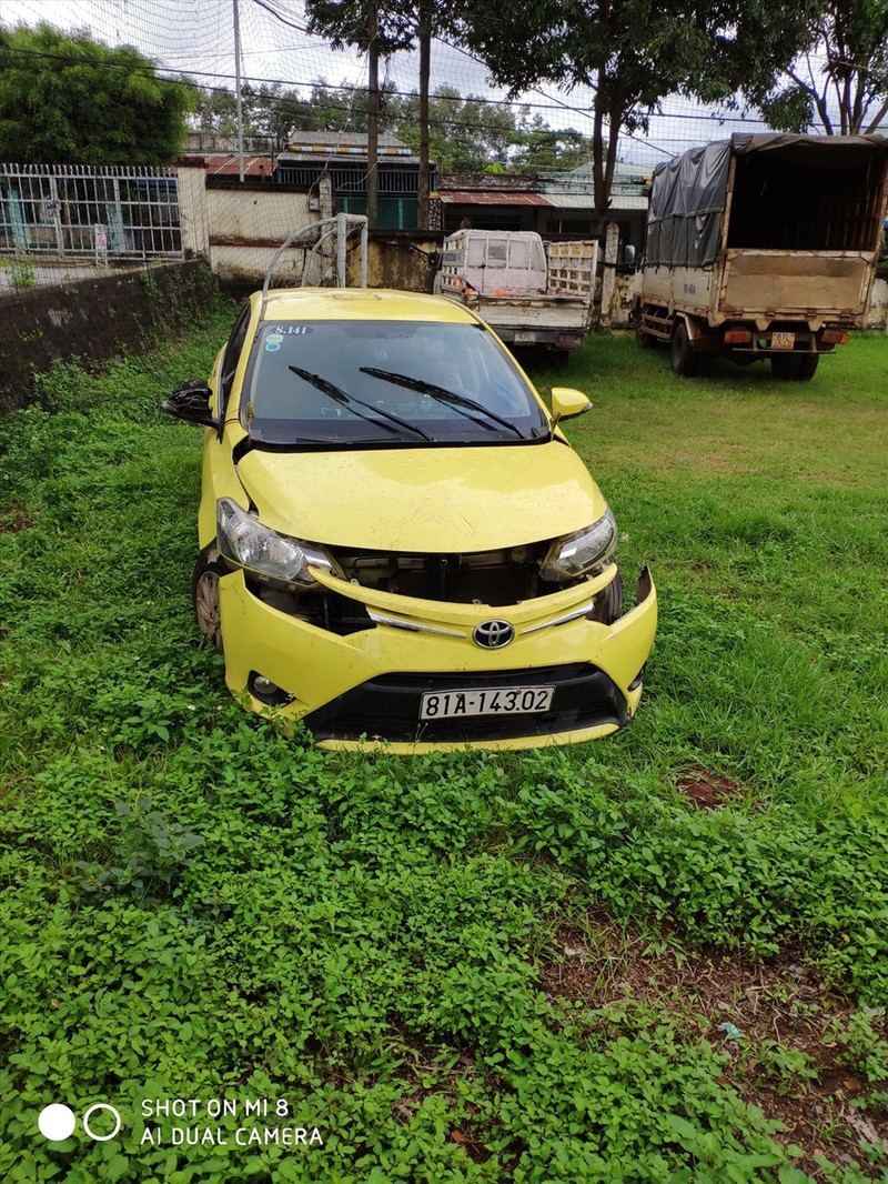 Bat 2 doi tuong dung sung AK cuop taxi luc nua dem