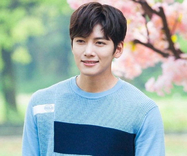 My nam Ji Chang Wook khien fan Viet ban loan mac do 