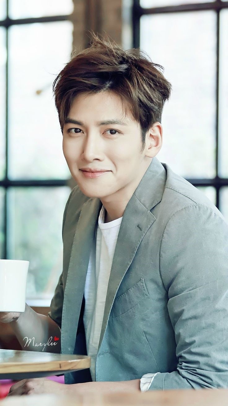 My nam Ji Chang Wook khien fan Viet ban loan mac do 