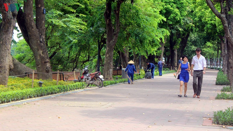 Thoi tiet hom nay: Ngay nang, dem co mua rao va dong