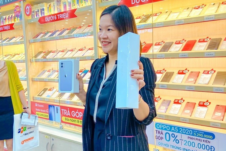 iPhone 11 chinh hang tai Viet Nam, gia may xach tay tut doc-Hinh-3