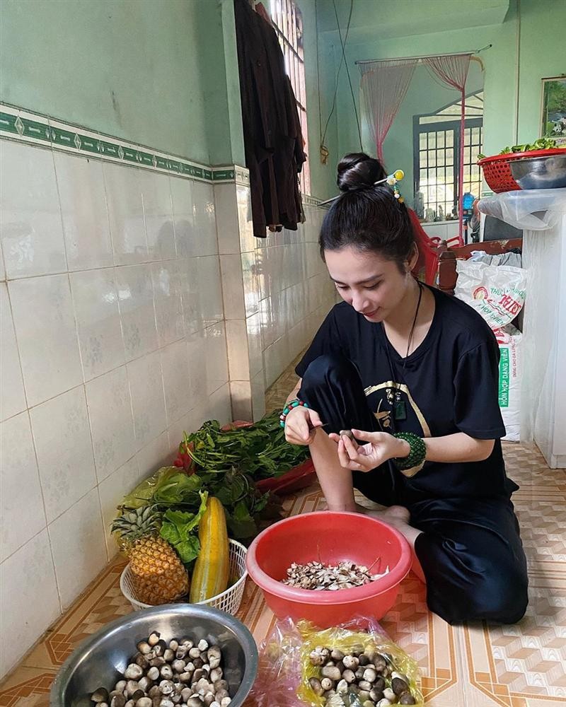 Angela Phuong Trinh khoe cuoc song binh di khi tro ve que noi-Hinh-6