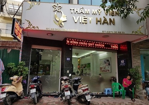 Khach hang tu vong tai TMV Viet Han: Nhung be boi rung dong cua tham my vien nay