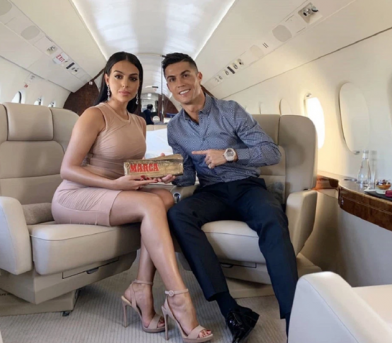 Ban gai Cristiano Ronaldo so huu thoi trang nong bong “dot mat“-Hinh-2