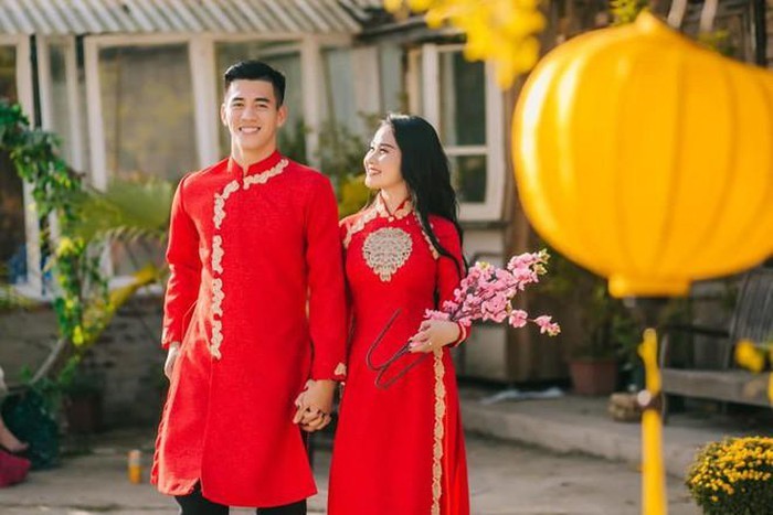 Cac cau thu Viet banh bao trong ta ao dai truyen thong-Hinh-3