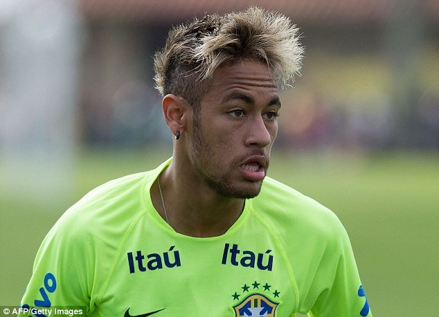 Nhung kieu toc nhuom hong, bom ngua cuc chat cua cau thu Neymar-Hinh-5