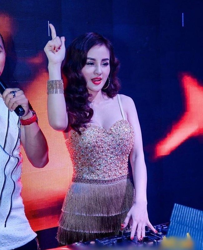 Vo Khac Viet, nu DJ hot nhat mien Tay bi hieu lam la “gai hu” vi...-Hinh-8