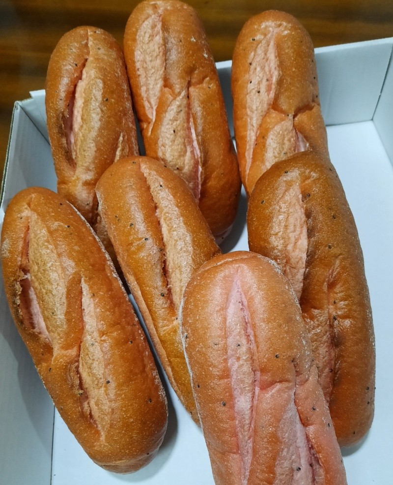 Kham pha loai banh mi lam tu thanh long de giai cuu nong dan Viet-Hinh-2