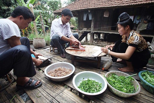 Kinh ngac mon goi ca song tron hoa chuoi doc dao cua nguoi dan toc Thai-Hinh-2