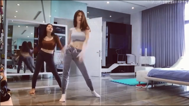 Loi ich cua sexy dance khien Ngoc Trinh dam me tap den bam tim-Hinh-2