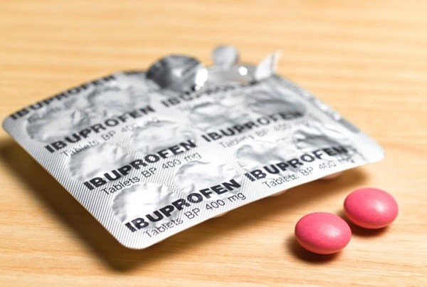 WHO khuyen cao khong dung thuoc ibuprofen chua trieu chung Covid-19