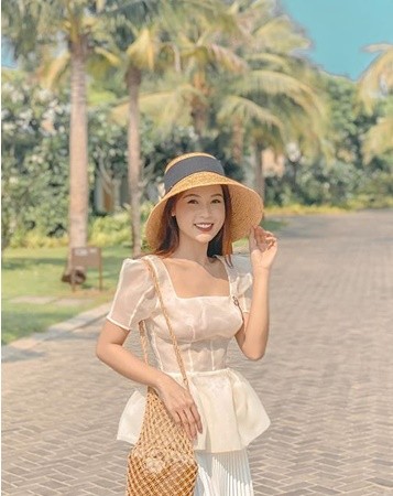 Sao Viet khoe thoi trang goi cam khi di nghi duong tranh COVID-19 dip nghi le-Hinh-3