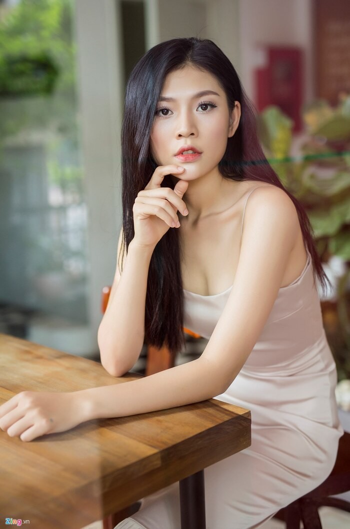 Chung Huyen Thanh bi chi trich dung chan bam thang may ngoai doi an mac sanh dieu-Hinh-2