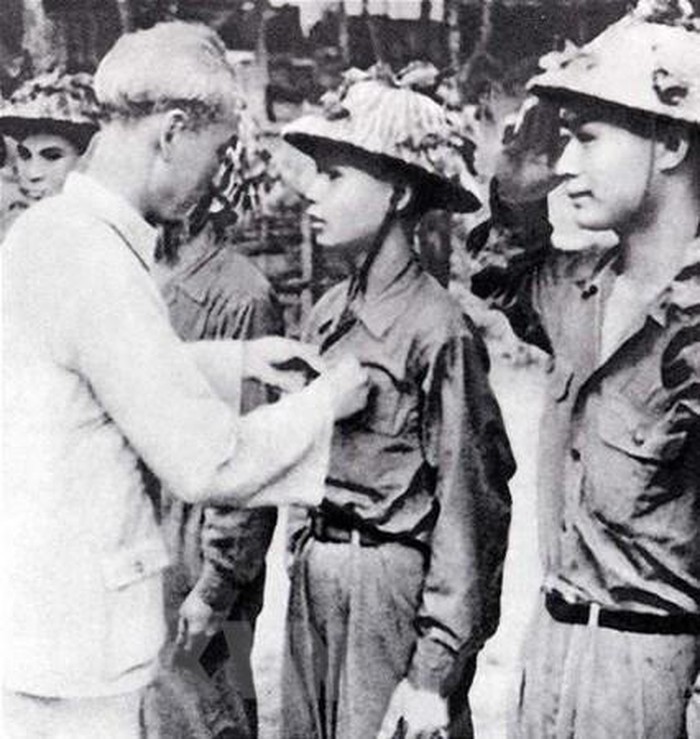 Bac Ho va Dai tuong Vo Nguyen Giap trong Chien dich Dien Bien Phu-Hinh-13