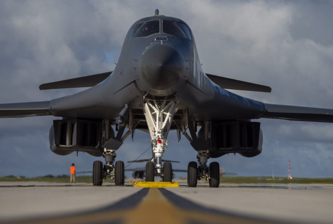 Mỹ đưa máy bay ném bom B-1B Lancer tới gần Trung Quốc