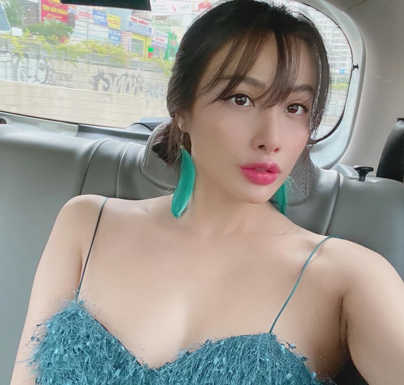 Gu thoi trang ngay cang goi cam va sexy cua Yaya Truong Nhi-Hinh-2