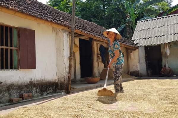 Nha lau xe hoi van can ngheo: Can bo tu tui dau phai do luong thap