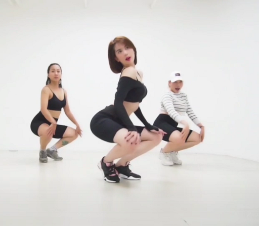 “Nhuc mat” loat bai tap sexy dance giup Ngoc Trinh giu dang nong bong-Hinh-10