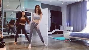 “Nhuc mat” loat bai tap sexy dance giup Ngoc Trinh giu dang nong bong
