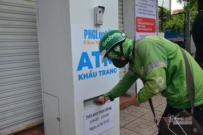 Chu nhan ATM gao dau tien o Sai Gon lai lam 'ATM nha khau trang'-Hinh-4