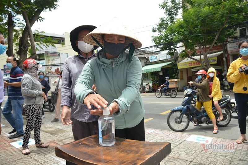 Chu nhan ATM gao dau tien o Sai Gon lai lam 'ATM nha khau trang'-Hinh-6