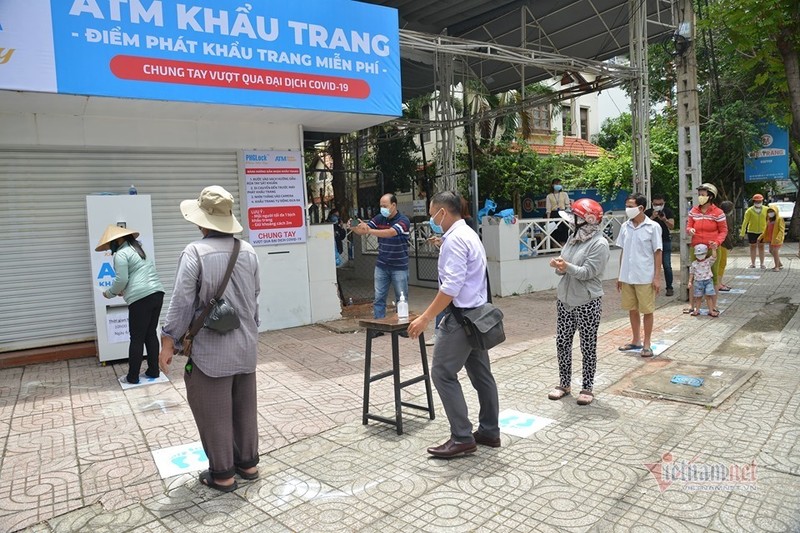 Chu nhan ATM gao dau tien o Sai Gon lai lam 'ATM nha khau trang'