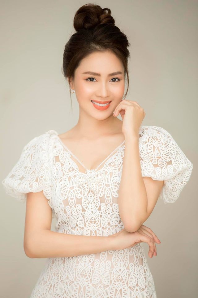 Ngam gu thoi trang ngay cang goi cam cua dien vien Hong Diem-Hinh-12