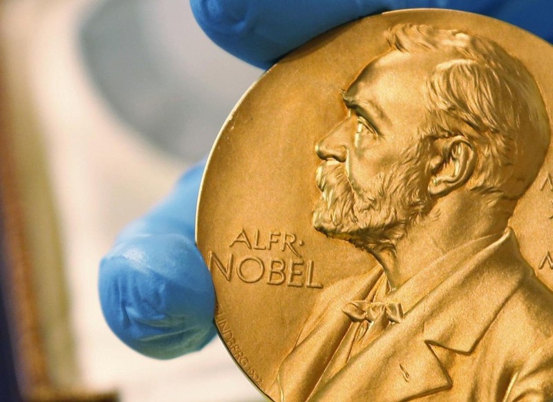 Nobel Vat ly 2020 cho nghien cuu ve ho den vu tru-Hinh-2