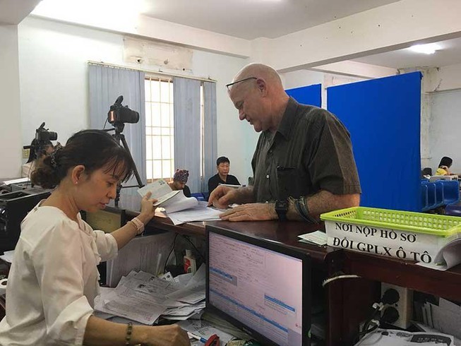 Tu nam 2021, nguoi dan lam thu tuc doi bang lai xe tai nha