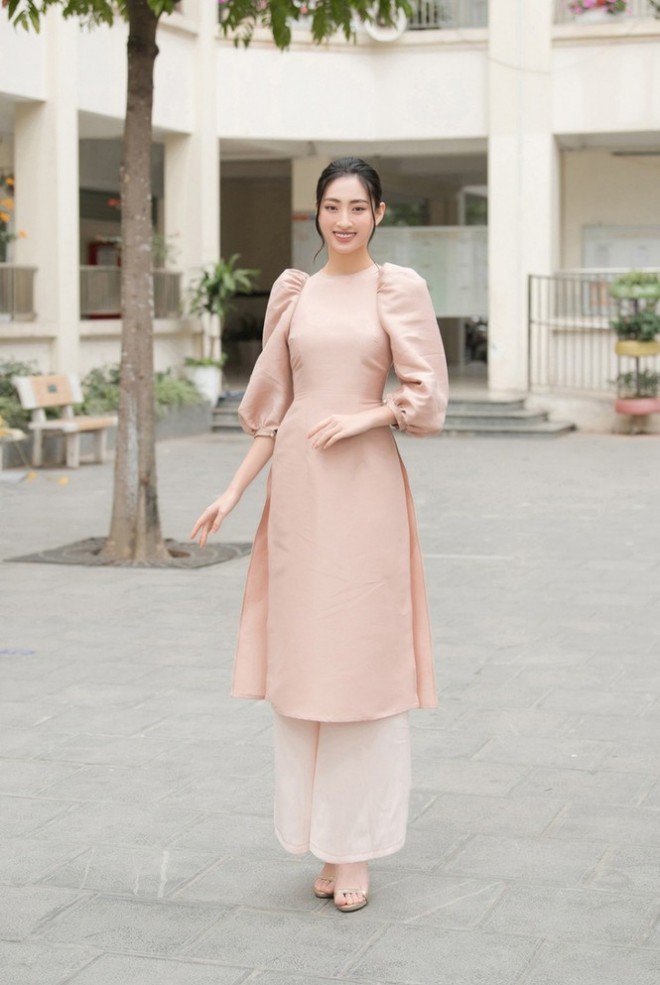 My nhan Viet thi nhau dien ao dai khoe dang dip can Tet