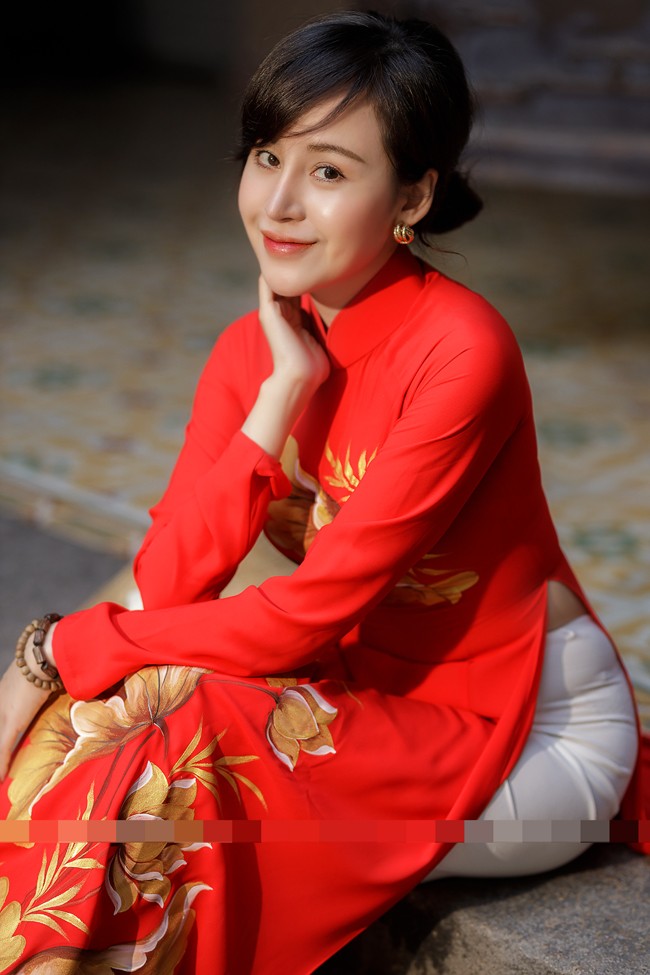 Ba Tung mac ao dai nen na don xuan-Hinh-10