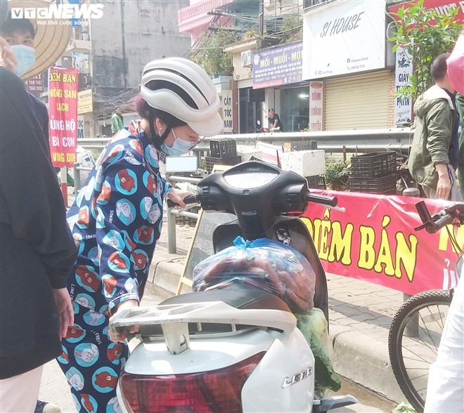 Anh: 15 tan rau cu cua nong dan Hai Duong het veo sau vai tieng 'giai cuu'-Hinh-3