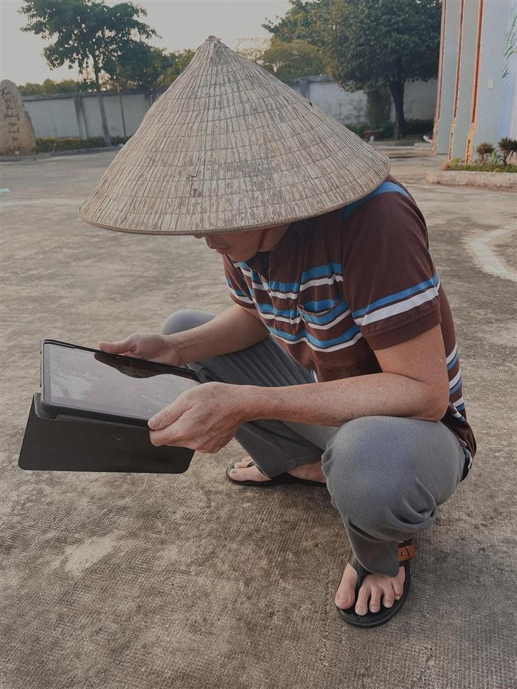 Phan ung cua Nam Thu khi bi noi ninh bo Hoai Linh-Hinh-2