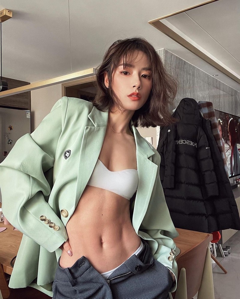 Hot girl phong gym xu Trung “dot mat” fan boi thoi trang khoe eo sexy-Hinh-7