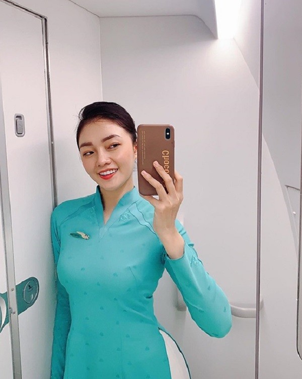 Nu tiep vien xinh dep Vietnam Airlines “dot mat” voi gu thoi trang cuc sexy