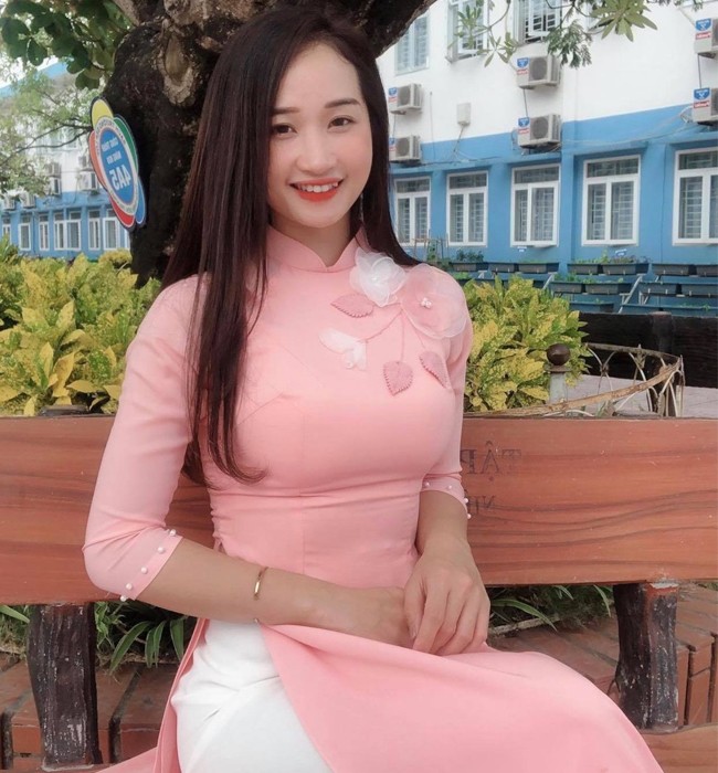 Co giao Ha Noi gay sot vi voc dang nong bong trong phong gym