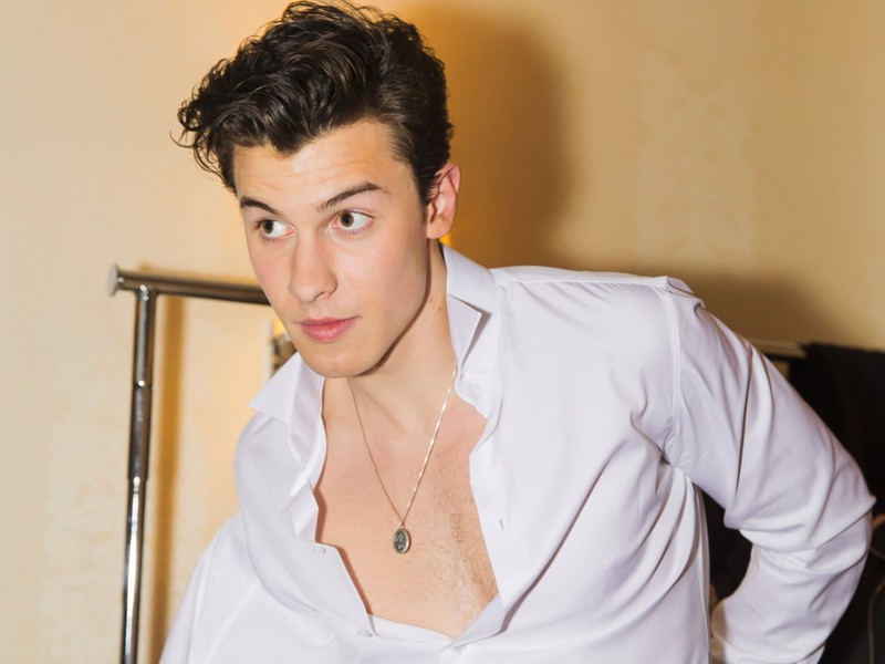 Soi co bung 6 mui “cuc pham” cua nam ca si Shawn Mendes-Hinh-2