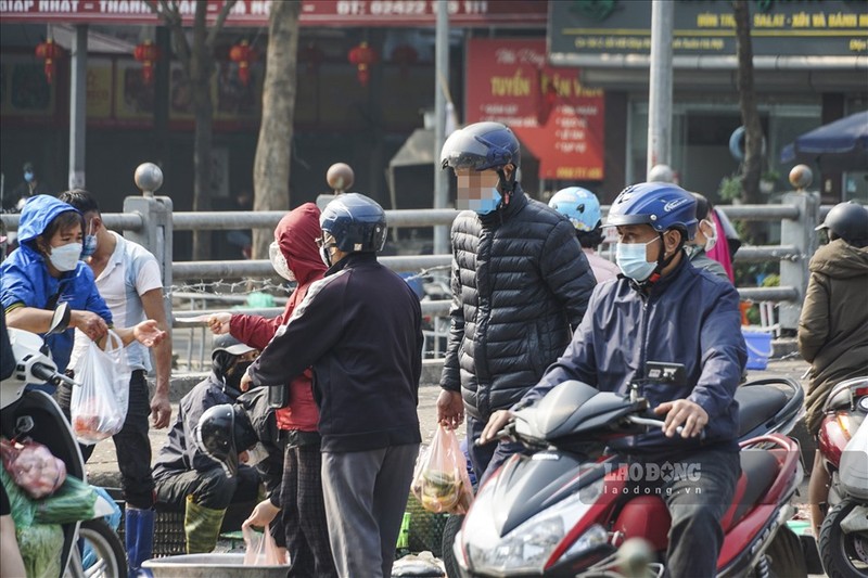 Cho coc, tra da via he van dong nghit khach o quan nguy co cao Ha Noi-Hinh-3