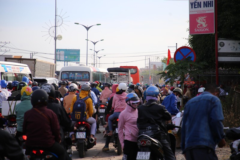 'Bien nguoi' o at ve lai TP HCM sau Tet-Hinh-5