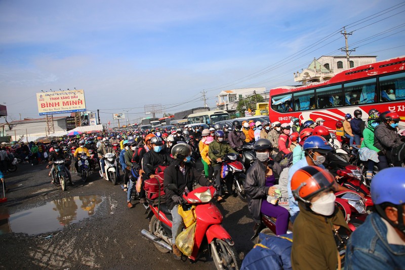 'Bien nguoi' o at ve lai TP HCM sau Tet-Hinh-9