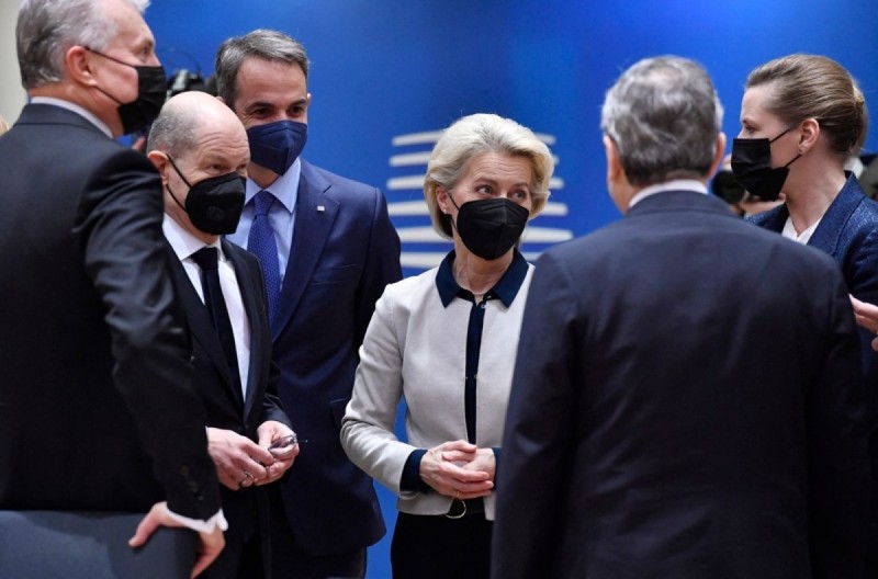 EU dong cua khong phan voi Nga, gia tang tro giup vu khi cho Ukraine