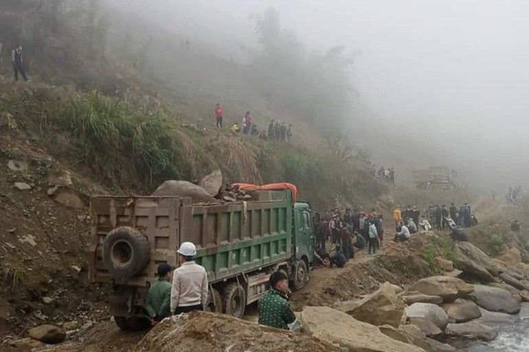 Lao Cai: Dam dong hon chien kinh hoang, 8 nguoi bi thuong