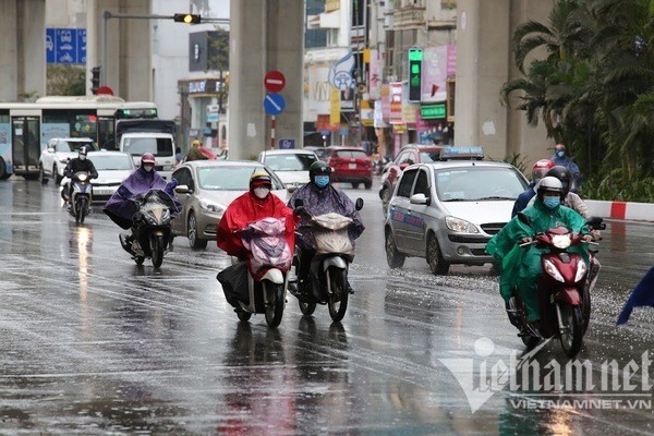 Du bao thoi tiet 23/3: Ha Noi hung mua to, chuyen ret 16 do