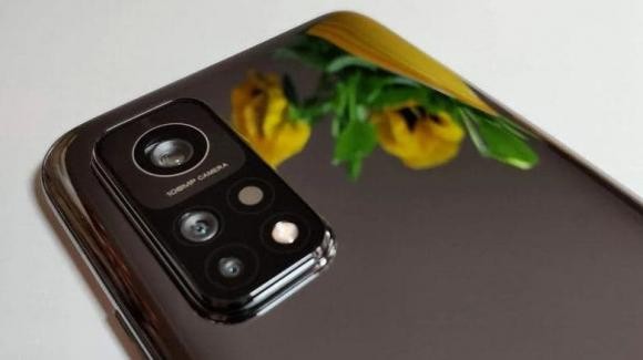 Top 5 smartphone co pin khung nhat nam 2022-Hinh-5
