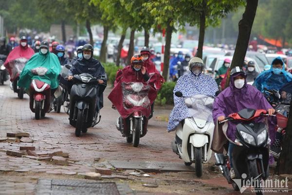 Du bao thoi tiet 20/4: Mien Bac tang nhiet manh, sang mua rao, trua hung nang