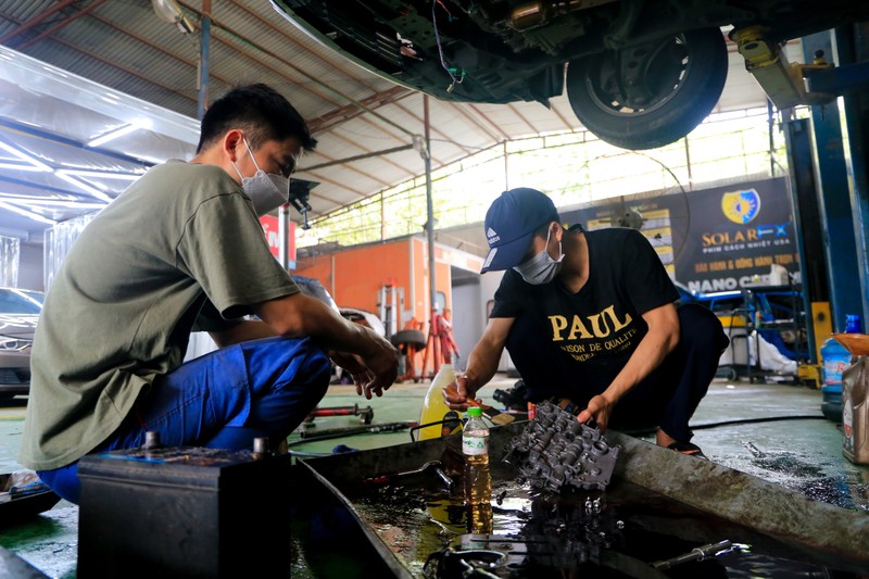 Garage oto qua tai sau tran mua lon o Ha Noi-Hinh-2